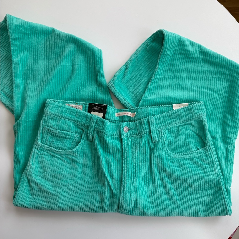 Levi’s Ribcage Straight Ankle Corduroy Pant NWT